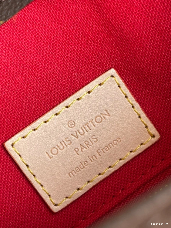 First bag LOUIS VUITTON PETIT SAC PLAT 0821